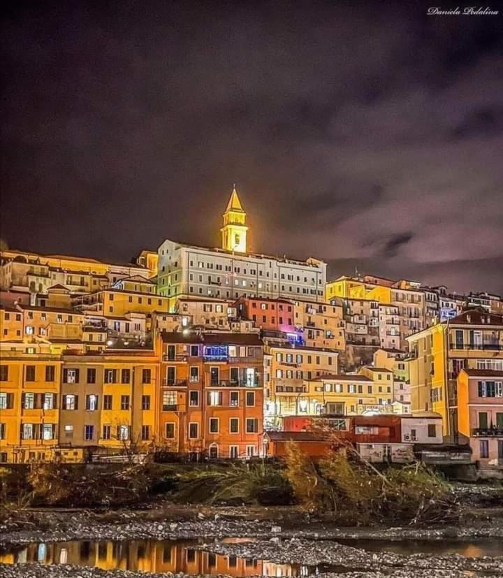 Апартаменты Casa Fronte Mare Вентимилья Экстерьер фото