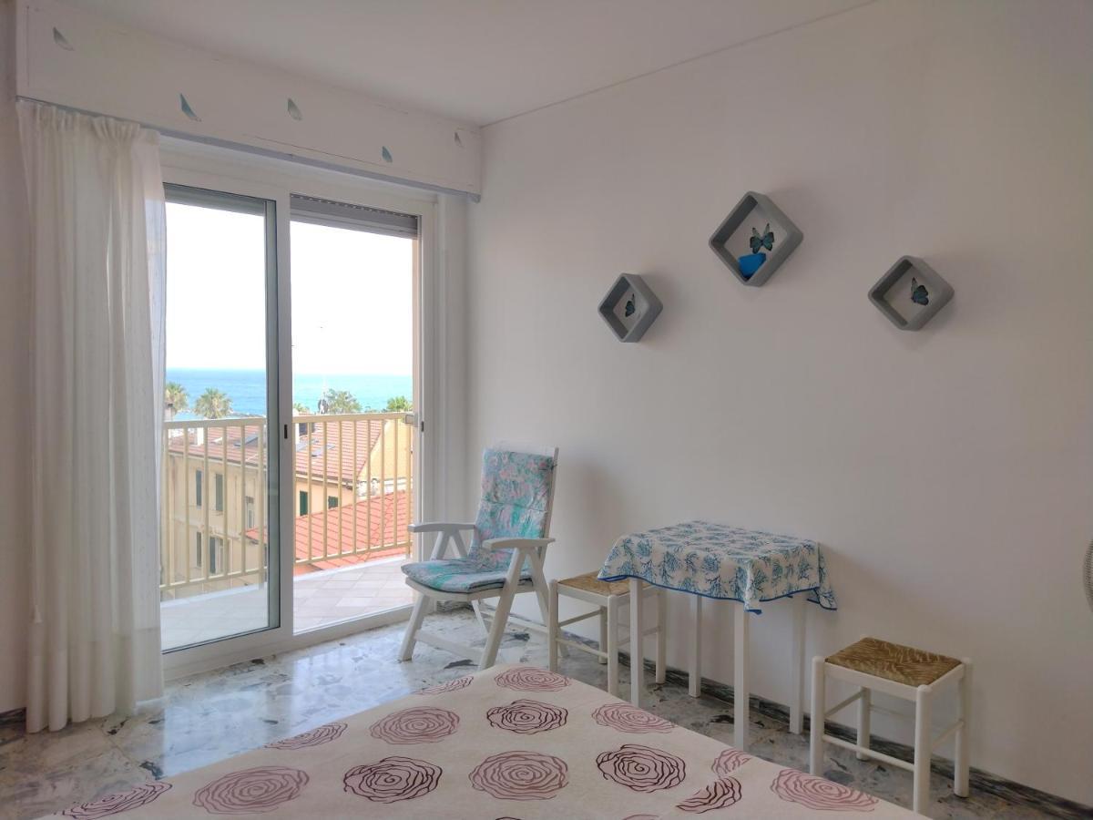 Апартаменты Casa Fronte Mare Вентимилья Экстерьер фото