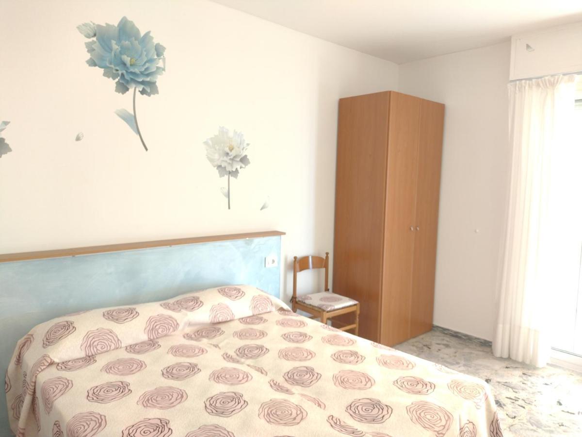 Апартаменты Casa Fronte Mare Вентимилья Экстерьер фото